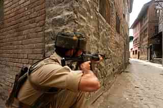A policeman takes position in Srinagar, Jammu and Kashmir. (Waseem Andrabi /Hindustan Times via Getty Images)