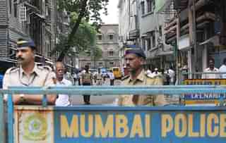 Policemen outside the Bombay High Court (Kunal Patil/Hindustan Times via GettyImages)
