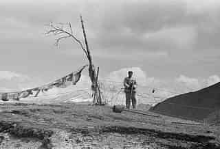 Chinese soldiers guard the border on the Nathu La mountain pass connecting India and China’s Tibet Autonomous Region during the Chola incident (or Sino-Indian skirmish), 3 October 1967. (Express/Hulton Archive/Getty Images)