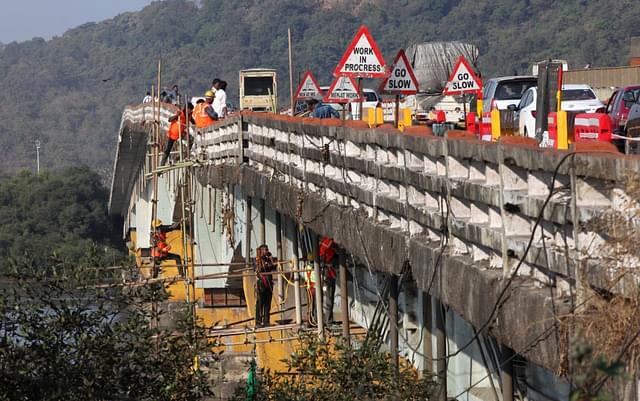 A bridge being repaired on the Mumbai-Ahmedabad highway (Mahendra Parikh/Hindustan Times via Getty Images)