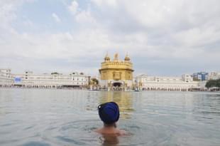 Sikh devotee taking a bath at Golden Temple in Amritsar, India. (Sameer Sehgal/Hindustan Times via Getty Images)