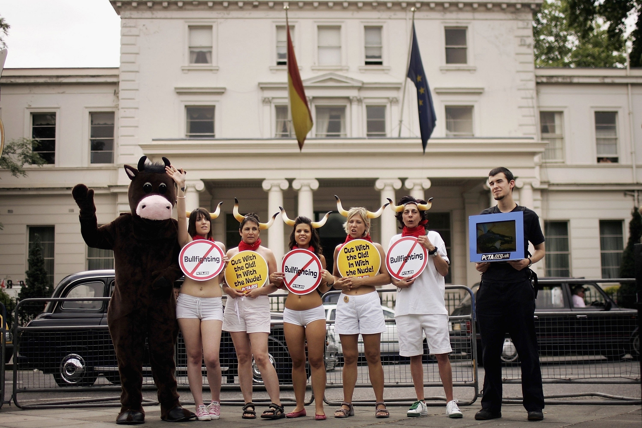 

PETA protests against the Running of the Bulls and Bull Fighting outside the Spanish Embassy on June 8, 2006 in London. (Photo by Bruno Vincent/Getty Images)