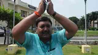 

Khurshid Ahmed chants ‘Jai Shree Ram’ outside the Bihar assembly in Patna on Friday. (AP Dube / HT Photo)