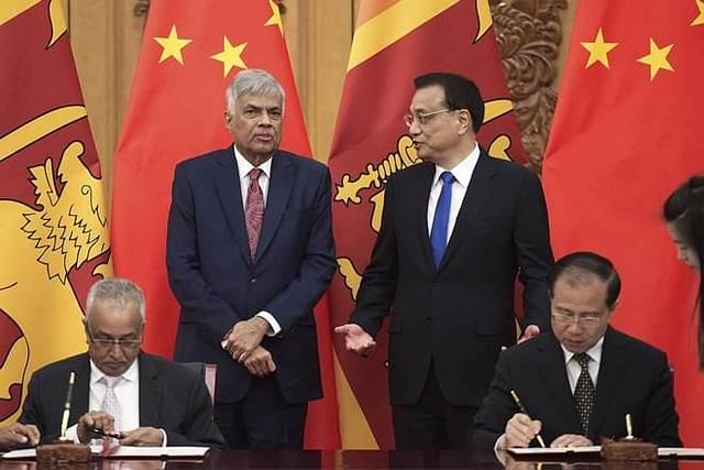 Sri Lankan and Chinese officials signing an agreement. 