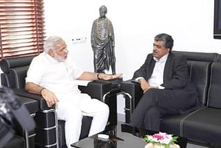 Prime Minister Narendra Modi with Nandan Nilekani (www.narendramodi.in)
