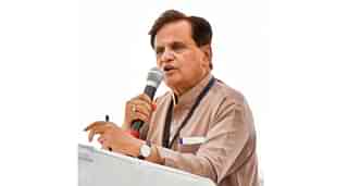 

Ahmed Patel speaking during a conference. (Photo: <a href="https://commons.wikimedia.org/w/index.php?title=User:%E0%AA%B9%E0%AA%AE%E0%AA%9D%E0%AA%BE_%E0%AA%98%E0%AA%BE%E0%AA%82%E0%AA%9A%E0%AB%80&amp;action=edit&amp;redlink=1">હમઝા ઘાંચી</a>-)