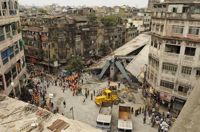 A collapsed bridge in Kolkata (Samir Jana/Hindustan Times via Getty Images)