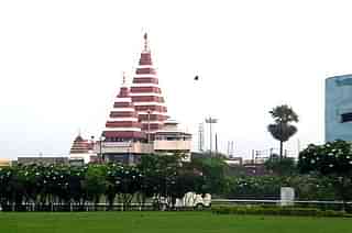 A view of Mahavir temple from Buddha Smriti Park in Patna, India (Shivamsetu/Wikimedia Commons)&nbsp;