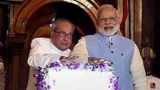 President Pranab Mukherjee and Prime Minister Narendra Modi launch GST in the central hall of parliament. (Hindustan Times)