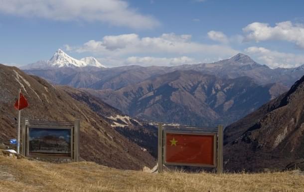 Picture of the Patola Palace, left, and the Chinese flag, on the 
Chinese side of the international border at Nathula Pass, in Sikkim.
 <a href="https://www.flickr.com/photos/shons/">(Shayon Ghosh/Flickr)</a>