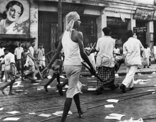 Riots in Calcutta preceding the Partition of India. (Keystone/Getty Images) 