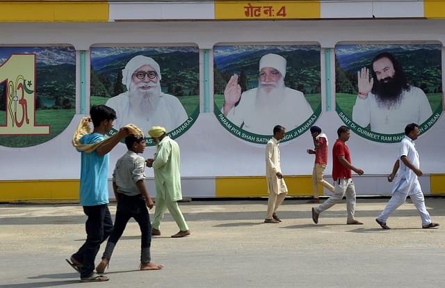 Followers of Gurmeet Ram Rahim Singh outside the Dera Sacha Sauda ashram in Sirsa. (MONEY SHARMA/AFP/Getty Images)&nbsp;