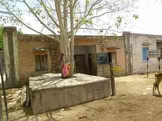 A primary health centre (Ramesh Mangilalji Chimnoba Seervi Endla/Wikimedia Commons)