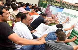Manoj Gaur, Chairman, Jaypee Infratech Ltd, interacting with angry home buyers inside Jaypee’s office at sector 128, on August 12, 2017 in Noida, India. Two days after the Allahabad bench of the National Company Law Tribunal (NCLT) admitted IDBI Banks insolvency plea against Jaypee Infratech, hundreds of irate home buyers staged a protest outside Jaypee Groups after being ‘cheated by a bankrupt builder’. The buyers, numbering anywhere between 5,000 and 10,000, have been camping since this morning. Most of the buyers want refund of their money.  Virendra Singh Gosain/Hindustan Times via Getty Images)