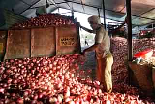 Onions being off-loaded from a truck in Nashik (Vikas Khot/Hindustan Times via Getty Images)