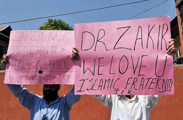 Supporters of Zakir Naik (Waseem Andrabi/Hindustan Times via Getty Images)