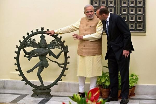 Prime Minister Narendra Modi (L) and Australian Prime Minister Tony Abbott talk alongside a statue of the Dancing Shiva ahead of a meeting in New Delhi. (PRAKASH SINGH/AFP/Getty Images)