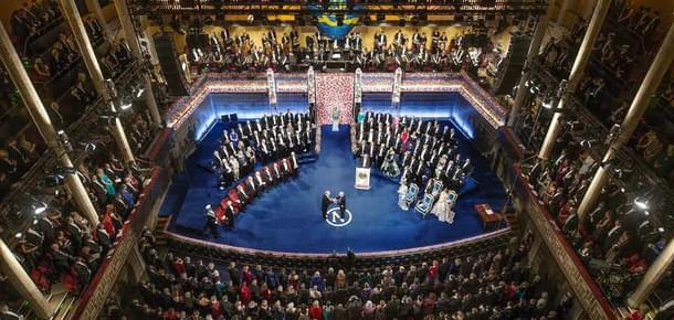 The Swedish monarch presenting a Nobel Prize. (The Nobel Foundation)