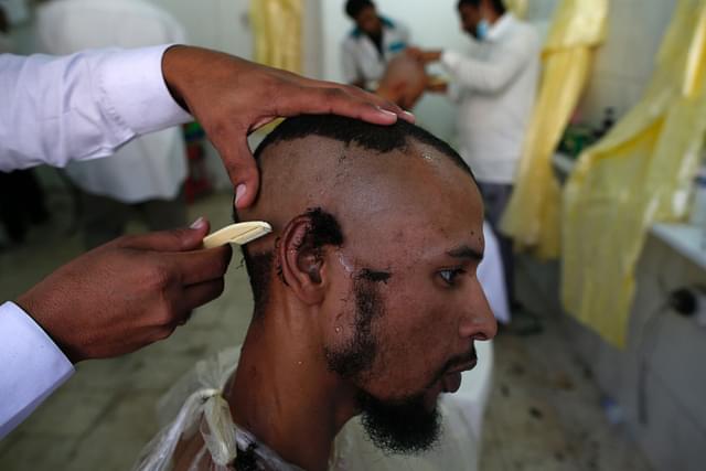 A Muslim man gets his head shaved. (AHMAD GHARABLI/AFP/Getty Images)