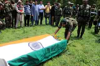 Army soldiers pay tribute to their colleague Lieutenant Umar Fayaz Parray during his funeral procession at Sudsun Yaripora village, in Kulgam. (Waseem Andrabi/Hindustan Times via Getty Images)&nbsp;