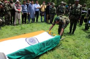 Army soldiers pay tribute to their colleague Lieutenant Umar Fayaz Parray during his funeral procession at Sudsun Yaripora village, in Kulgam. (Waseem Andrabi/Hindustan Times via Getty Images) 