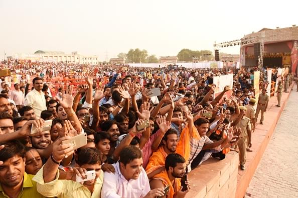 Massive crowed gathered at Ram katha park during arrival of Ram Laxman and Sita on the occasion of Chhoti Diwali on October 18, 2017 in Ayodhya (Deepak Gupta/Hindustan Times)
