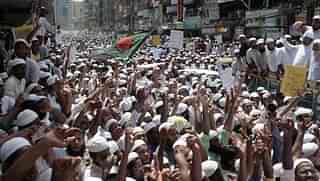 
Hardline Hefazat-e-Islam shout slogans
in Dhaka.

