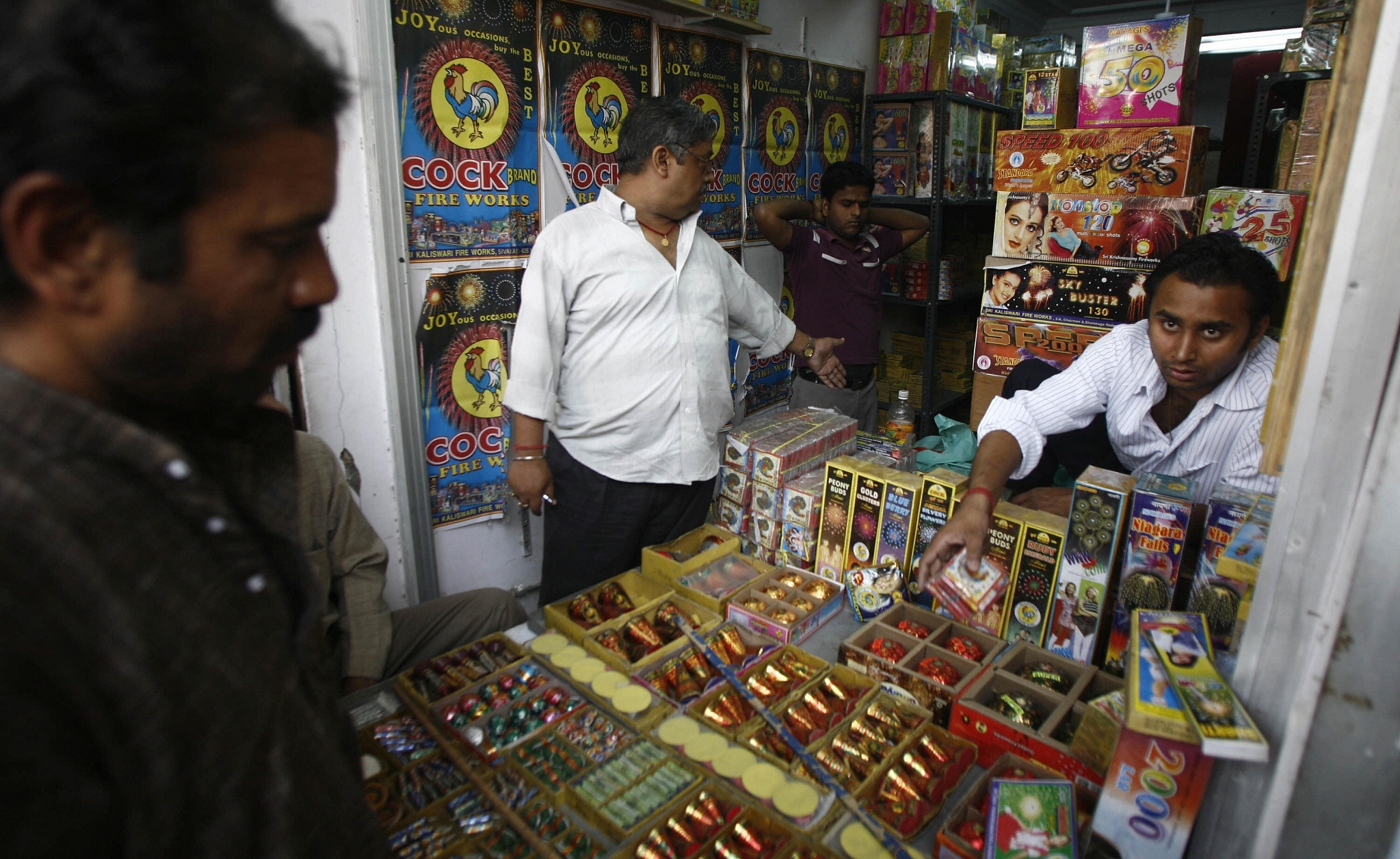 A shop selling fireworks in Delhi (NICHOLAS BRADLEY/AFP/Getty Images)