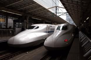 Shinkansen bullet trains at Tokyo Train Station. (Carl Court/Getty Images)