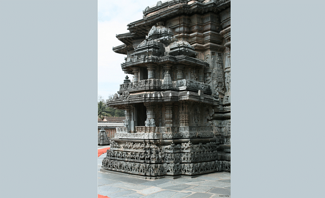 The Cennakeśava temple, Belur, 1117 CE, shrine on bhadra of the vimana (Adam Hardy)