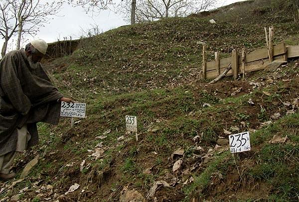 Unmarked Graves in Kashmir (Kashmir Life)