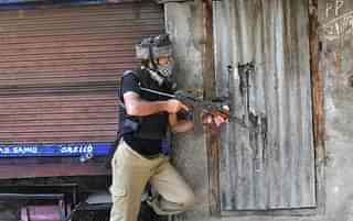 Security forces in Jammu and Kashmir. (Waseem Andrabi/Hindustan Times via Getty Images)