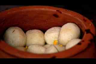 A pot of Rasogulla (Nupur Das Gupta/Flickr)