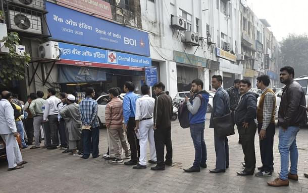 People outside Bank of India (Raj K Raj/Hindustan Times via Getty Images) 
