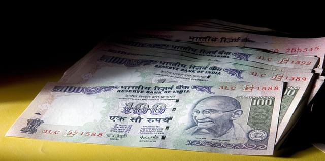 Rs 100 notes (Representative, Rajkumar/Mint via Getty Images)