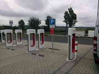 A Tesla charging station in Germany (Geogast/Wikimedia Commons)