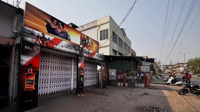A liquor store in Nagpur that downed its shutters following the SC’s order (PTI)