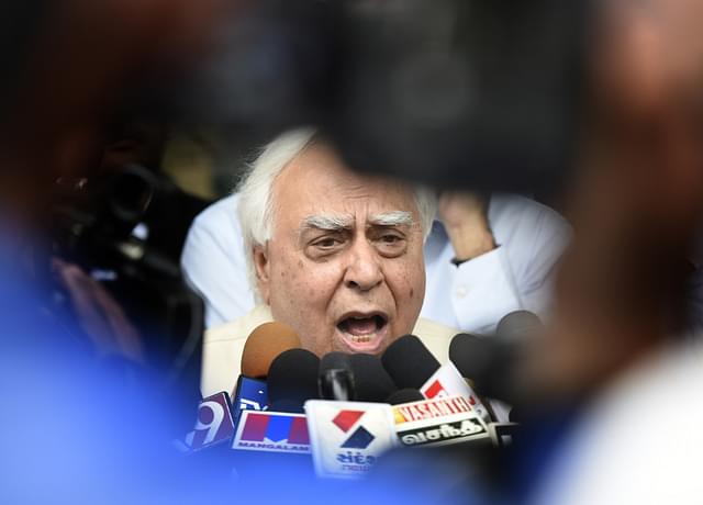 Congress leader Kapil Sibal talks to media persons after meeting with Election Commissioner on 2 August  2017. (Sonu Mehta/Hindustan Times via Getty Images)