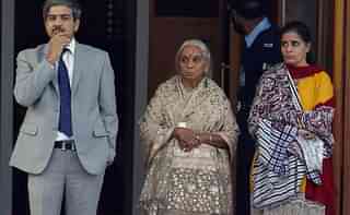 													Wife, left, and mother, center, of Kulbhushan Jadhav, outside Foreign Ministry in Islamabad on Monday. 