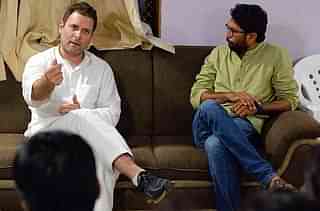 Rahul Gandhi (L) with Jignesh Mevani. (Supriya Bhardwaj via Twitter)