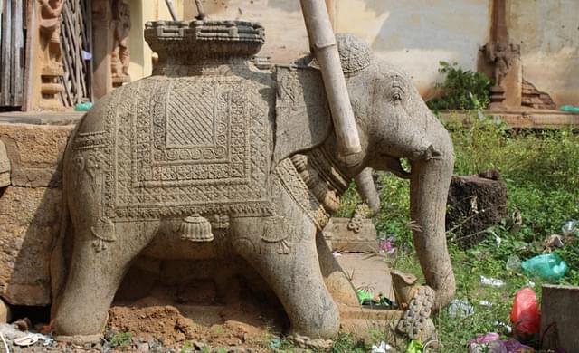 A stone elephant in the Mukthalambal Chatram built by Serfoji II