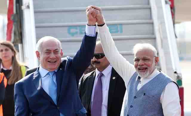 Prime Minister Narendra Modi welcomes Israeli Prime Minister Benjamin Netanyahu in New Delhi. (Arvind Yadav/Hindustan Times via Getty Images)&nbsp;