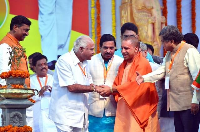 B S Yeddyurappa with Yogi Adityanath at the Parivartana Yatre at Hubballi (@BSYBJP/Twitter)&nbsp;