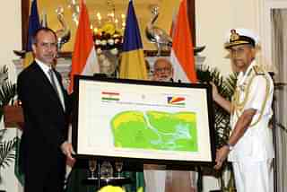 Seychelles Minister of Foreign Affairs presents a hydrographic cooperation Map to India in presence of PM Modi. (Sonu Mehta/Hindustan Times/Getty Images)