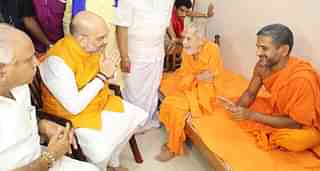 BJP President Amit Shah (L) with Vishwesha Tirtha Swami. (image via Twitter)