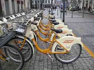 Bike-sharing in Milan (Jcrackow/Flickr)