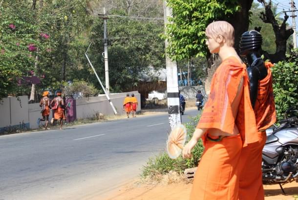 As the marathon runners clad in saffron run across the district, the entire district seemed to be engulfed in saffron. Even mannequins don saffron today.