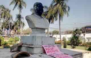 The vandalised bust. (picture via Twitter)