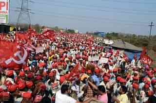 Communists marching from Nashik to Mumbai (Rishikesh Choudhary/Hindustan Times via GettyImages)