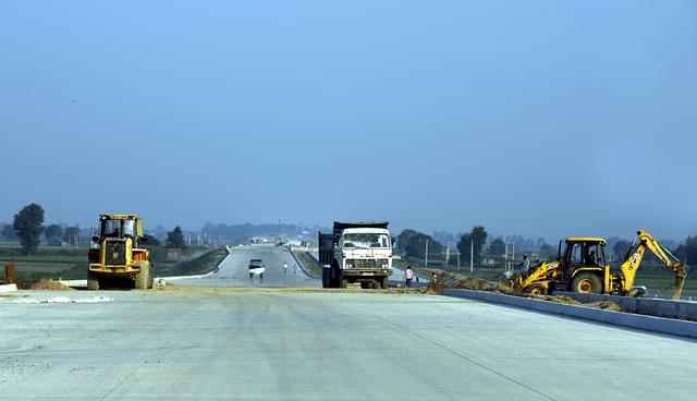 The Eastern Peripheral Expressway under construction (Sonu Mehta/Hindustan Times via Getty Images)